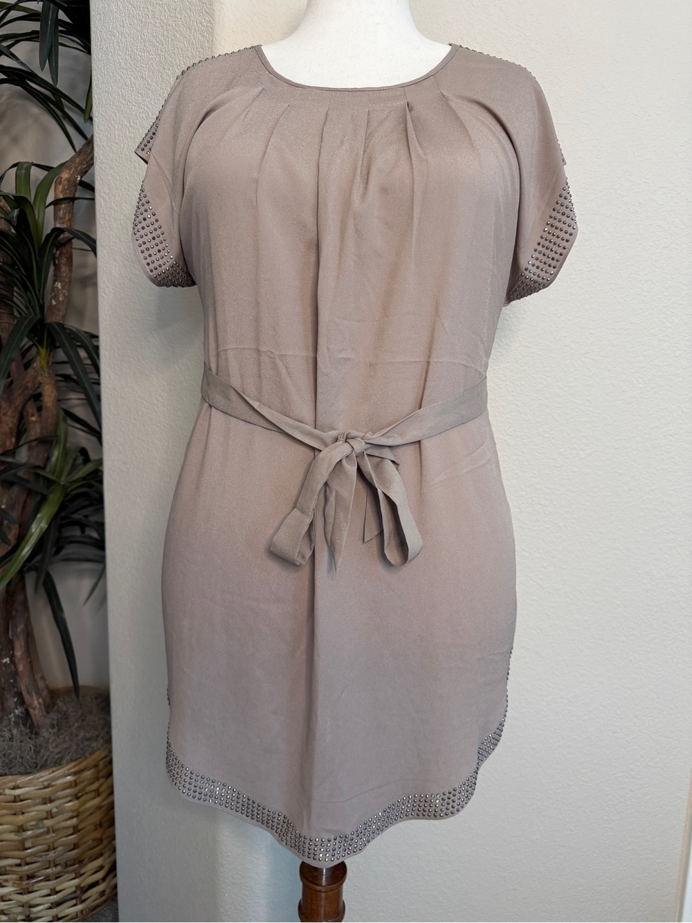 Forever 21 Taupe Short Sleeve Dress